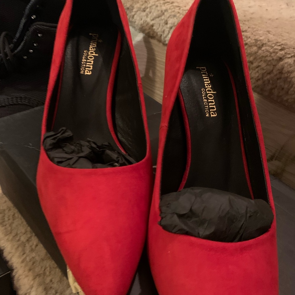 heels - Picture 2 of 2